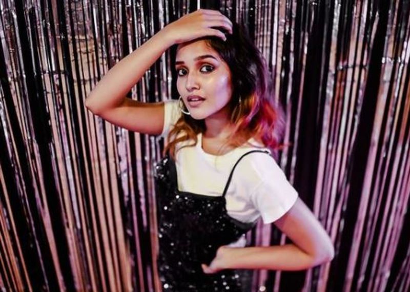 anikha surendharan glowing special dress photo goes viral