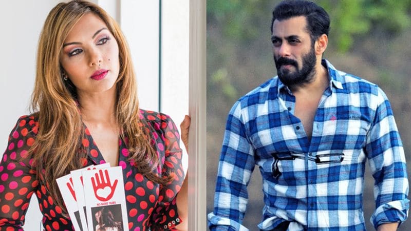 <p>মুম্বইতে এসেই মডেলিং জগতে নিজেক প্রতিষ্ঠিত করেন সোমি। এবং মডেলিংয়ের পাশাপাশি শুরু হয় অভিনয়ও।</p>