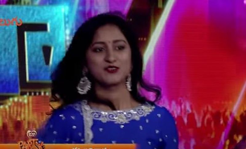 yasaswi surprise visit his lover jhansi on stage arj