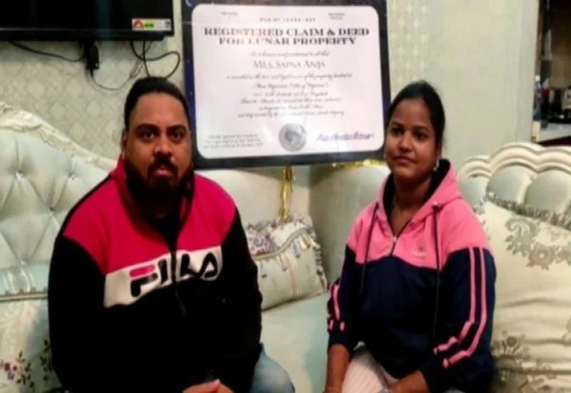 धर्मेंद्र ने अमेरिका के न्यूयॉर्क शहर की एक फर्म लूना सोसाइटी इंटरनेशनल के माध्यम से तीन एकड़ जमीन खरीदी है। उन्होंने कहा कि इसे खरीदने की प्रक्रिया को पूरा होने में लगभग एक साल लग गया।
