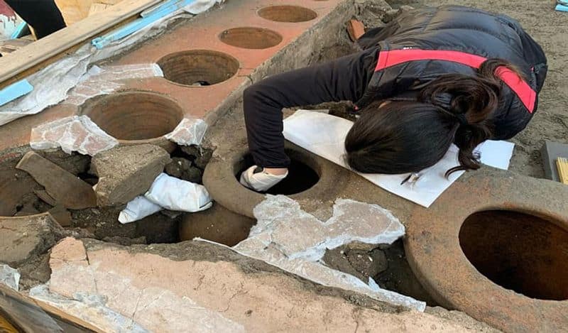 ख द ई क द र न म ल 2 हज र स ल प र न क ट न ड ब ब म थ क त त क म स स थ ह इन ख न क थ ड म ड Archaeologists Discovered 2 Thousand Old Canteen In Pompeii With