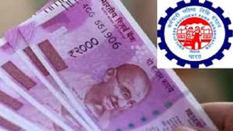 ऑनलाइन एक पीएफ अकाउंट से दूसरे अकाउंट में ट्रासंफर की प्रॉसेस बेहद आसान है। लेकिन यह जानना जरूरी है कि पीएफ ट्रांसफर की प्रॉसेस के लिए किन चीजों की जरूरत पड़ती है। (फाइल फोटो)