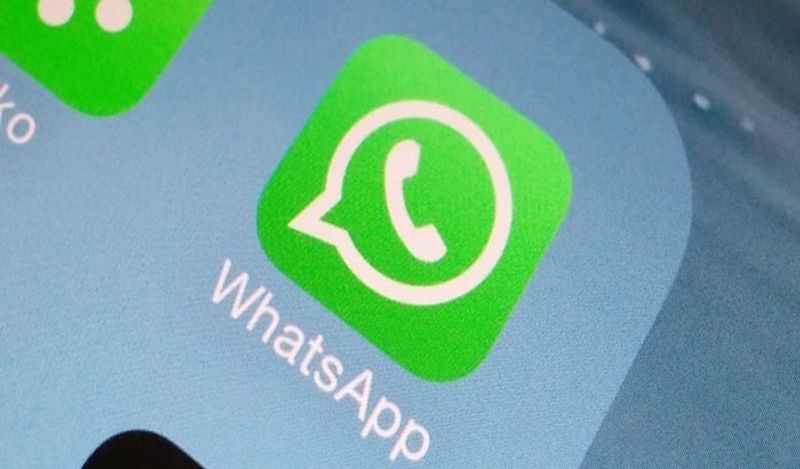 इन दिनों WhatsApp OTP स्कैम भी काफी मशहूर हो रहा है। इसमें किसी बहाने से आपसे ओटीपी मांगने के बाद हैकर्स आपका WhatsApp अपने फोन में खोल लेते हैं। इससे भी आपके मैसेज दूसरे के फोन में आने लगते हैं। (तस्वीरें- गूगल से) 