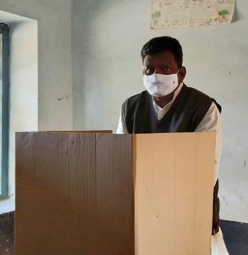 People Cast Thier Vote in Grama Panchayat Election in Karnataka grg