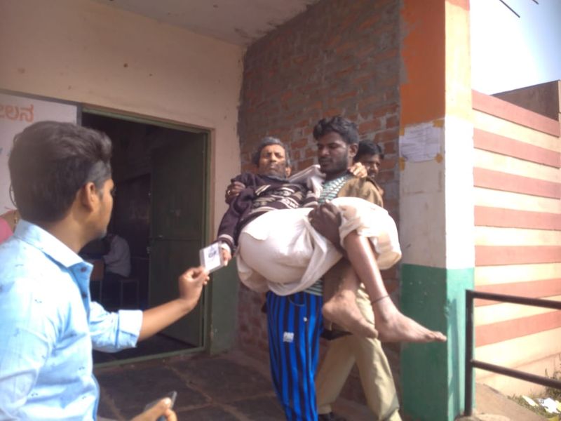 People Cast Thier Vote in Grama Panchayat Election in Karnataka grg