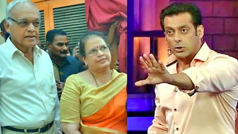 सलमान ने दी 17वीं मंजिल से कूदने की धमकी :
चश्मीदीदों के मुताबिक, सलमान अपनी बात मनवाना चाहते थे, लेकिन जब ऐश्वर्या ने उनकी मांग मानने से इनकार कर दिया तो सलमान ने धमकी दी कि वो यहीं से कूद जाएंगे। सलमान सुबह 3 बजे तक ऐश्वर्या के घर का दरवाजा पीटते रहे और उनके हाथों से खून बहने लगा था। ऐसे में ऐश्वर्या के पास दरवाजा खोलने के अलावा दूसरा कोई चारा नहीं था।
