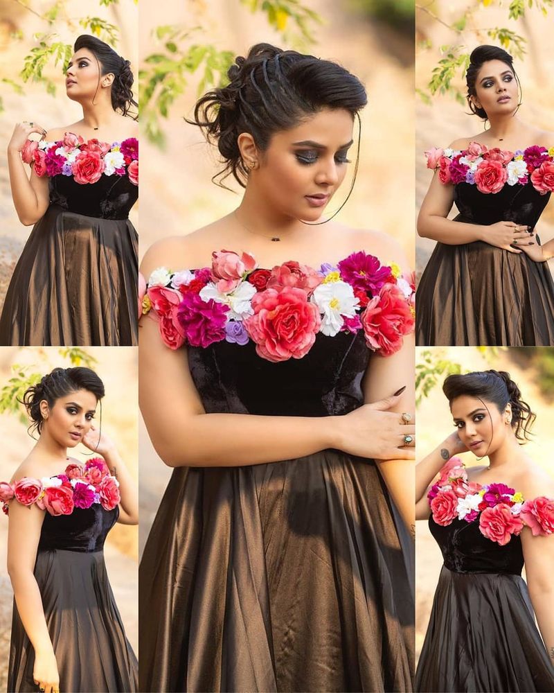 srimukhi latest hot photos in party ki velayera event arj