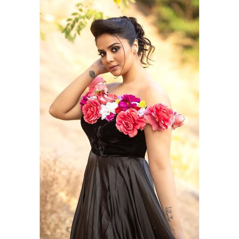 srimukhi latest hot photos in party ki velayera event arj