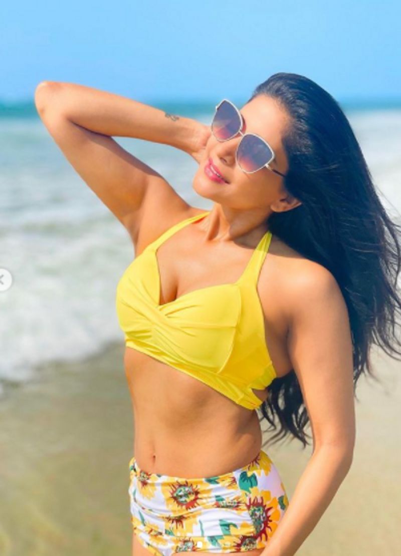 Bigg Boss Tamil fame Sakshi Agarwals hot sun kissed photos in bikini set the internet on fire dpl