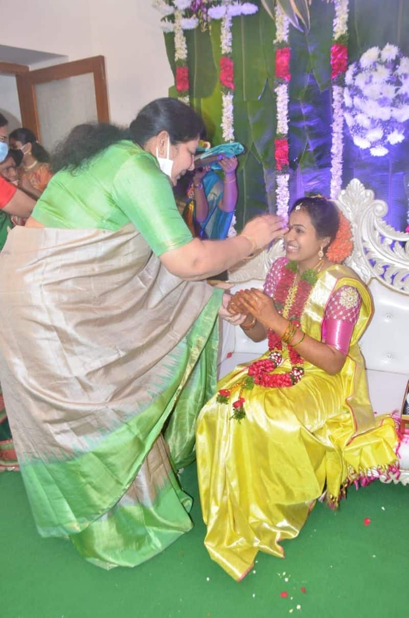 telangana cm kcr adopted daughter pratyusha marriage on tomorrow ksp