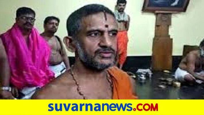 Pejawara Swamiji Attend Paadapooja in Dalit Colony After Hamsalekha Criticism in Shivamogga grg Pejawara Swamiji Attend Paadapooja in Dalit Colony After Hamsalekha Criticism in Shivamogga grg