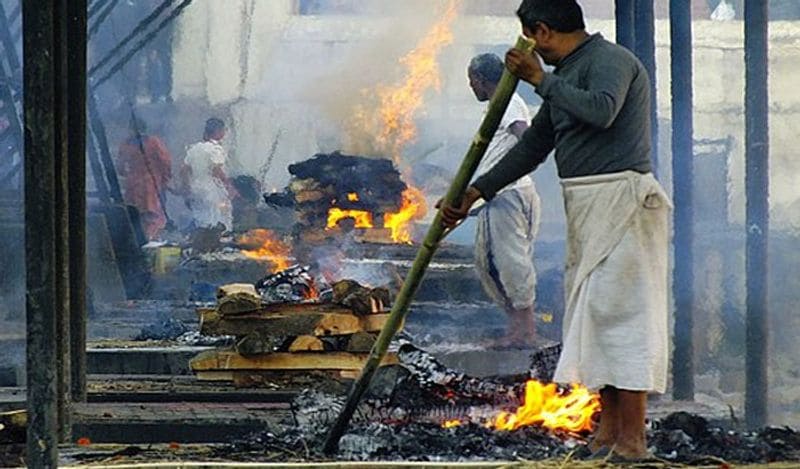 ये शमशान घाट 700 वर्गमीटर में फैला होगा। साथ ही इसमें दो तरह के सेक्शन बनाए जाएंगे। इसमें एक हिस्से में लोग अपने पालतू जानवरों का अंतिम संस्कार करवा पाएंगे। इसका वजन 150 किलो तक का होगा। जिन जानवरों का वजन इसके अंदर आएगा, उसे यहां जलाया जाएगा। 