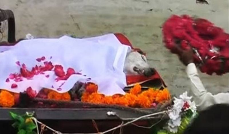 साथ ही साथ अंतिम संस्कार के बाद लोगों को अस्थियां भी दी जाएगी। जिन्हें ले जाना है वो इन्हें ले जा सकते हैं। इन्हें रखने के लिए रैक भी बनाया जाएगा। 