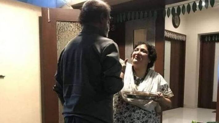rajinikanth health stabilises wife latha welcoming him home traditional aarti photo viral KPJ rajinikanth health stabilises wife latha welcoming him home traditional aarti photo viral KPJ