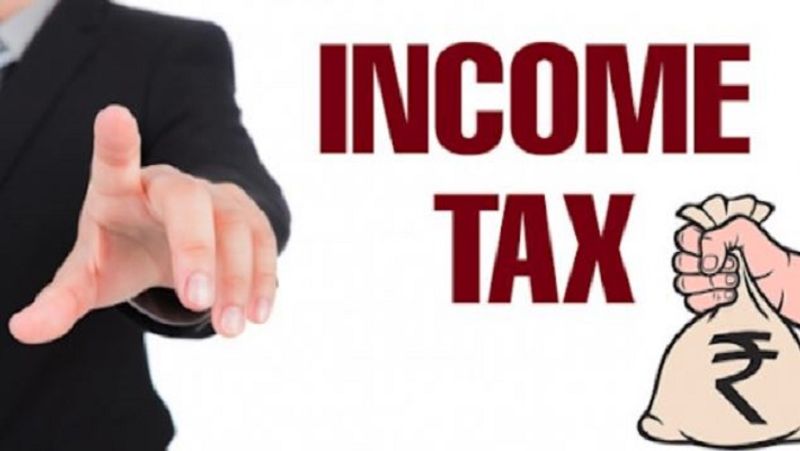 स्टेट बैंक ऑफ इंडिया (SBI) के योनो ऐप (YONO App) के फीचर Tax2Win के जरिए इनकम टैक्स रिटर्न फाइल करना बेहद आसान है। इसमें जरूरी डेटा और डॉक्युमेंट देने के लिए ऑप्शन बने हुए हैं। कोई भी इसके जरिए मिनटों में इनकम टैक्स रिटर्न फाइल कर सकता है। यह सुविधा स्टेट बैंक ऑफ इंडिया के कस्टमर्स के लिए खास तौर पर शुरू की गई है। (फाइल फोटो)