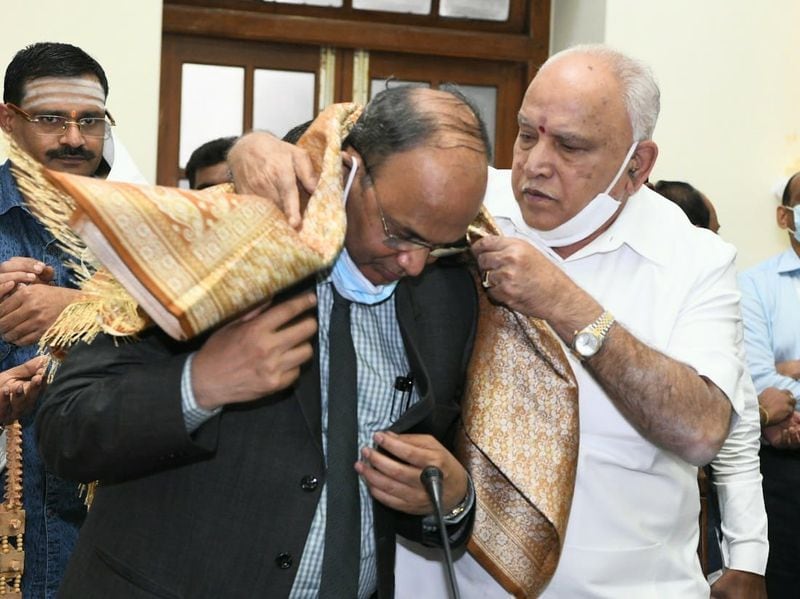 CM BS Yediyurappa felicitated to Chief Secretary Vijaybhaskar grg