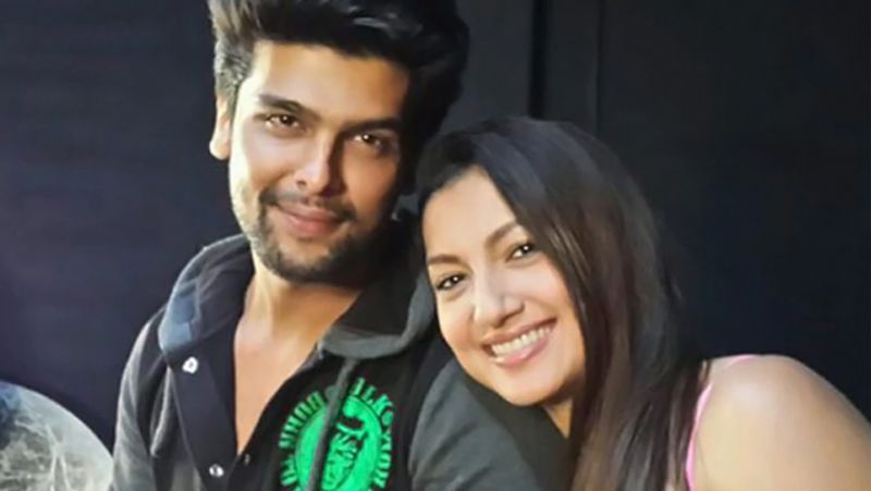 ब्रेकअप के करीब दो साल बाद गौहर और कुशाल टंडन का झगड़ा खूब सुर्खियों में रहा। दोनों ने सोशल मीडिया पर एक-दूसरे को खूब खरी खोटी सुनाई थी। दरअसल, दोनों के बीच इस फाइट की शुरुआत एक इंटरव्यू के बाद हुई, जिसमें कुशाल ने कहा कि वे कभी गौहर से दोस्ती रखना भी पसंद नहीं करेंगे। इसके बाद गौहर कुशाल पर भड़क गईं और उन्होंने कुशाल पर आरोप लगा दिया कि वे यह सिर्फ पब्लिसिटी के लिए कर रहे हैं। 