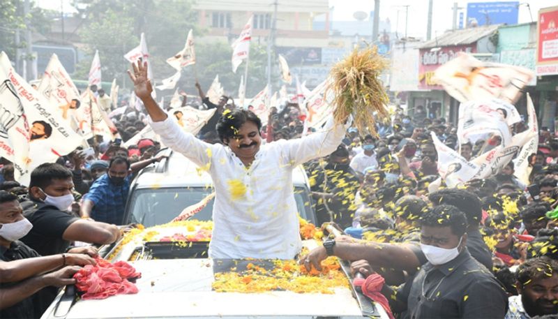 పడమటిపాలెం ఈటుకూరు, మేడిచర్లపాలెం, బట్టెలంక, రామరాజులంక, కత్తిమండ, కూనవరం గ్రామాల్లో జనసేన బలపర్చిన అభ్యర్ధులు గ్రామ పంచాయితీ సర్పంచ్ లుగా విజయం సాధించారు.