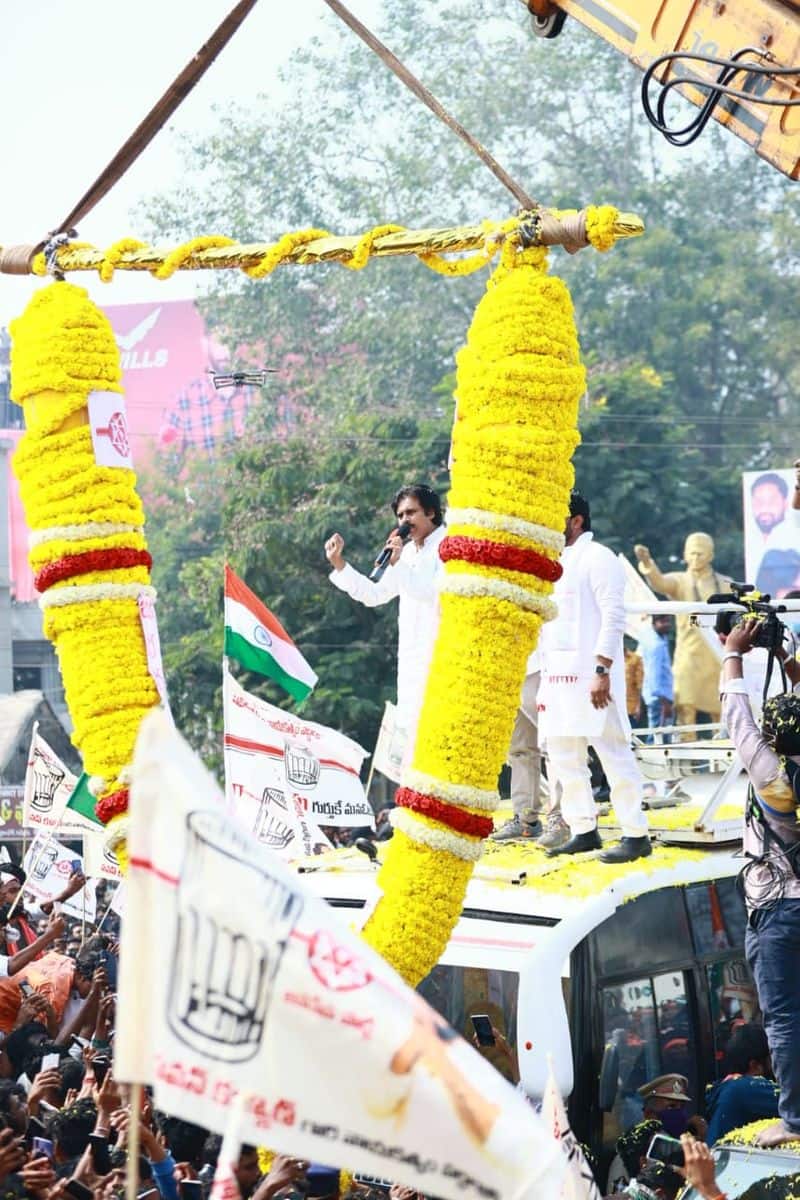 Janasenaparty chief Pawankalyan Road show at Gudivada