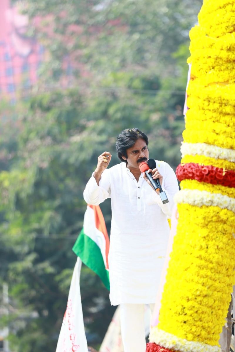 Janasenaparty chief Pawankalyan Road show at Gudivada