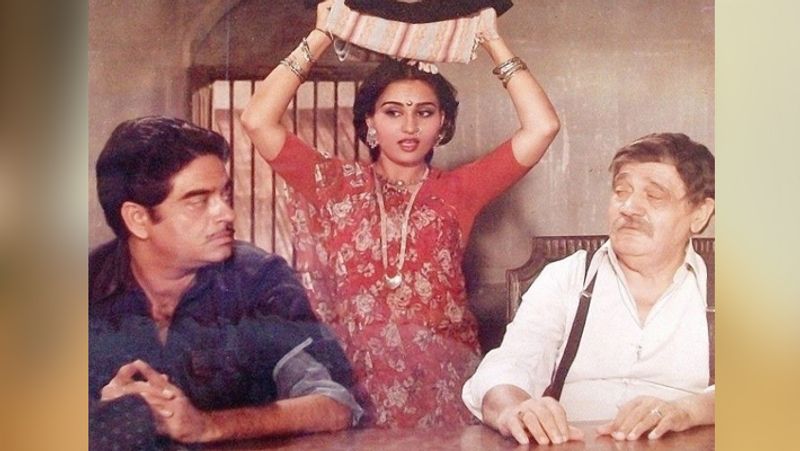 कहा जाता है कि रीना और शत्रुघ्न अपने प्यार को शादी के मंडप तक पहुंचाने में सफल नहीं। इतना ही नहीं शत्रुघ्न सिन्हा की किताब एनिथिंग बट खामोश में रीना रॉय और उनके रिलेशनशिप को लेकर काफी कुछ लिखा गया है।