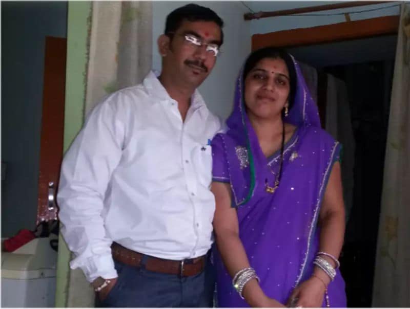 साधारण घर के खाने से उनका वजन 72 किलो हो गया। उनकी पत्नी गायत्री का वजन भी 60 किलो हुआ करता था। ऐसे में शर्मा का वजन इतना बढ़ गया कि उन्हें उनकी शर्ट फिट होना बंद हो गईं। उन्हें कुछ हेल्थ समस्याएं भी होने लगीं। नतीजतन, अगले तीन महीनों के लिए, उन्होंने पूरी तरह से एक्सरसाइज और डाइट करने की ठान ली। 
