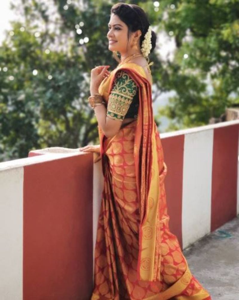 saravanan meenatchi rachitha pattu saree wearing latest photo