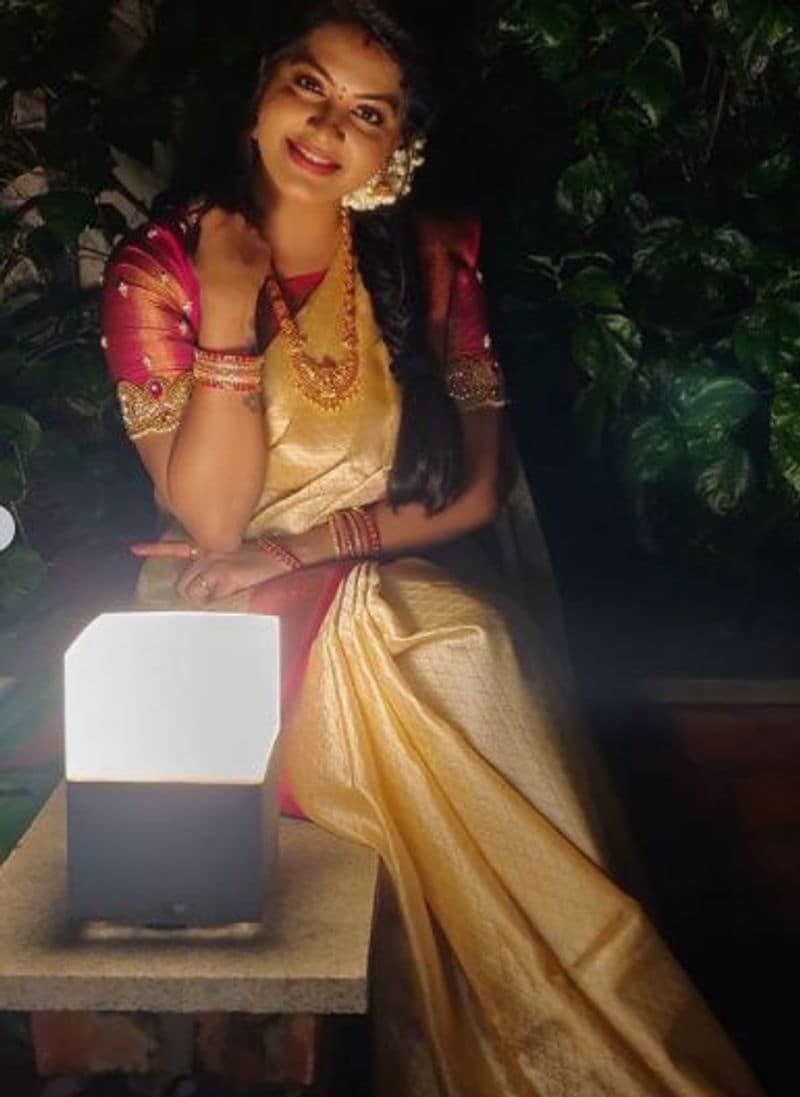 saravanan meenatchi rachitha pattu saree wearing latest photo