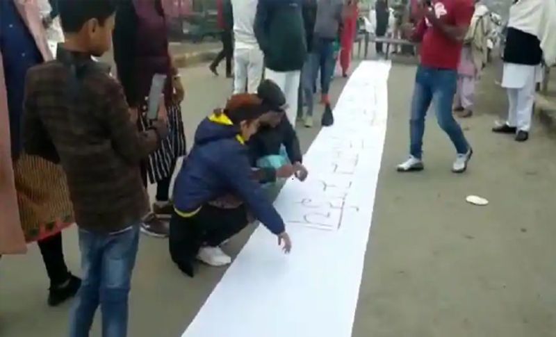 मर्दानी फाउंडेशन की सदस्य महिलाओं ने ऐलान किया है कि जब तक सरकार किसानों की मांगें नहीं मानती वह अनिश्चितकालीन प्रर्दशन करती रहेंगी। साथ ही कई महिलाओं को इस आंदोलन से जोड़ेंगी।