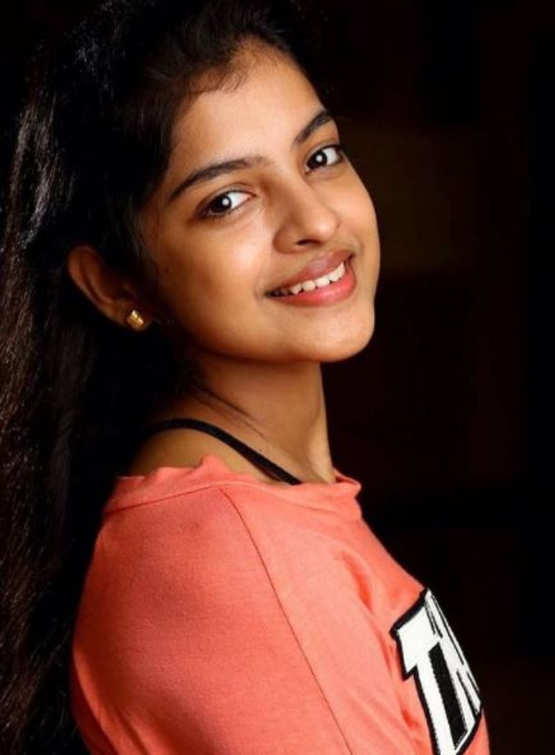 amalapaul reel daughter yuvasri latest photo gallery