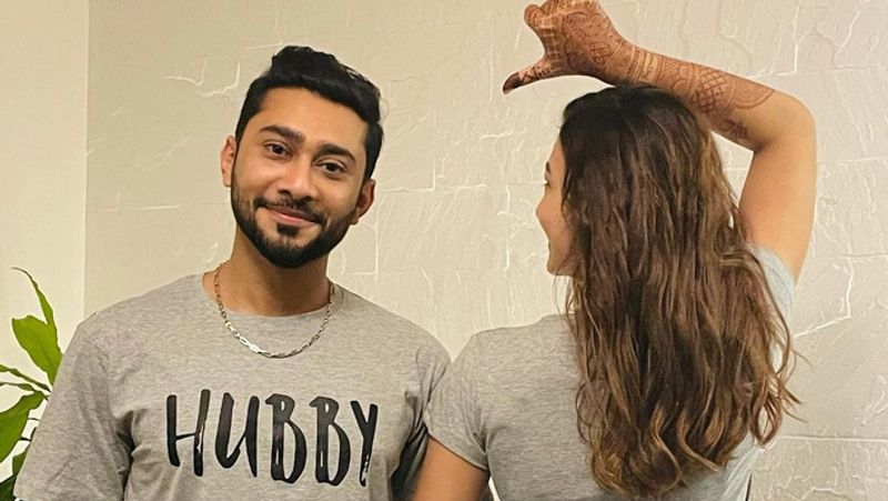 बता दें कि गौहर और जैद में करीब 12 साल का अंतर है। फिर भी दोनों में बेहद प्यार है। जैद जानेमाने संगीतकार इस्माइल दरबार के बेटे हैं।