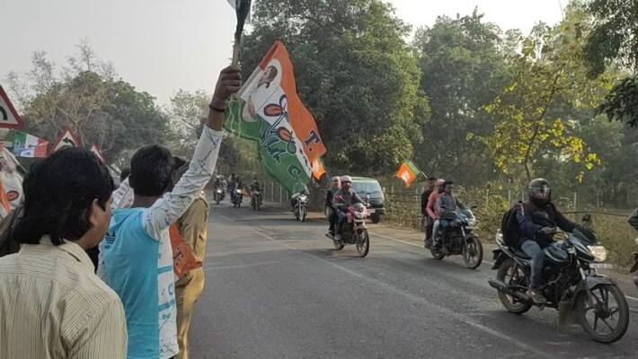 TMC supporters raise go back slogans at Suvendu Adhikari in Jhargram-dbr TMC supporters raise go back slogans at Suvendu Adhikari in Jhargram-dbr