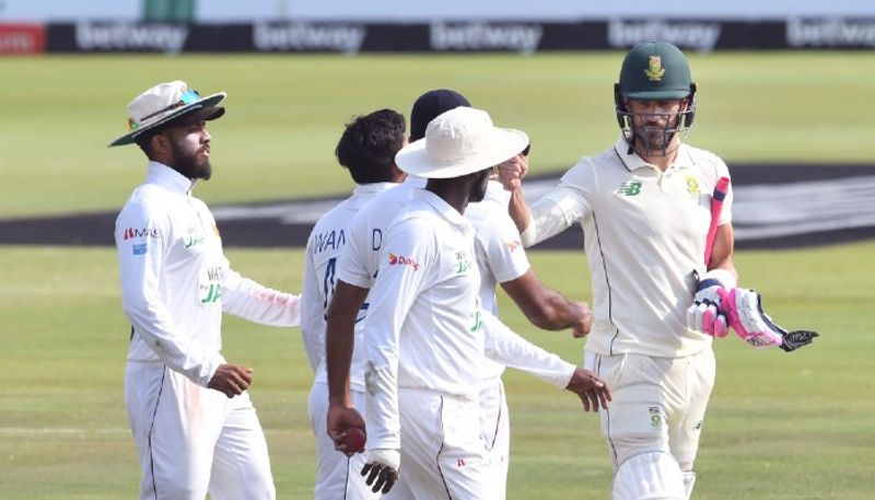 <p>তবে দক্ষিণ আফ্রিকা চাইলে শেষ ম্য়াচ হেরেও বিশ্ব টেস্ট চ্য়ানম্পিয়নশিপের ফাইনালে পৌছে যাবে ভারতীয় দল। করোনা -র কারণে অস্ট্রেলিয়া দক্ষিণ আফ্রিকা সফরে যেতে কিছুদিন আগে না করে দিয়েছিল৷ দক্ষিণ আফ্রিকা ক্রিকেট বোর্ড অস্ট্রেলিয়াকে নিয়ে আইসিসিতে অভিযোগ দায়ের করেছে৷ <br />
</p>