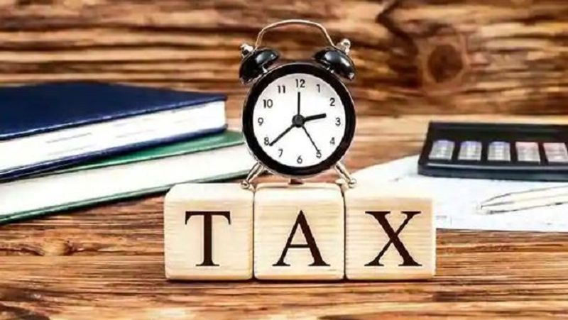 इनकम टैक्स डिपार्टमेंट के मुताबिक, 26 दिसंबर तक एसेसमेंट ईयर 2020-21 के लिए 4.15 करोड़ रुपए का इनकम टैक्स रिटर्न फाइल किया जा चुका है। इसमें टैक्सपेयर्स ने आईटीआर-1, 89.89 लाख आईटीआर- 4, 49.72 लाख आईटीआर- 3 और 30.36 लाख आईटीआर- 2 फाइल किए। सेंट्रल बोर्ड ऑफ डायरेक्ट टैक्सेस (CBDT) ने ट्विटर पर लिखा है कि रविवार को दोपहर 12 बजे तक 1,46,812 इनकम टैक्स रिटर्न फाइल किए जा चुके हैं। (फाइल फोटो)