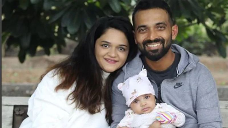 दरअसल, 5 अक्टूबर 2019 को अजिंक्य की वाइफ राधिका धोपावकर (Radhika Dhopavkar) ने बेटी को जन्म दिया था लेकिन उस समय रहाणे भारतीय टीम के साथ दक्षिण अफ्रीका के खिलाफ विशाखापट्टनम में टेस्ट मैच खेल रहे थे।
(फोटो सोर्स-गूगल)