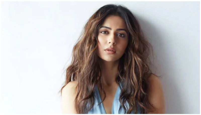 The actress answered positive, saying, "That is the reason I am single". Yes, we all know that both the question and answer were made only for entertainment purpose, and there was no truth in it as all of them burst into a laugh at that time.