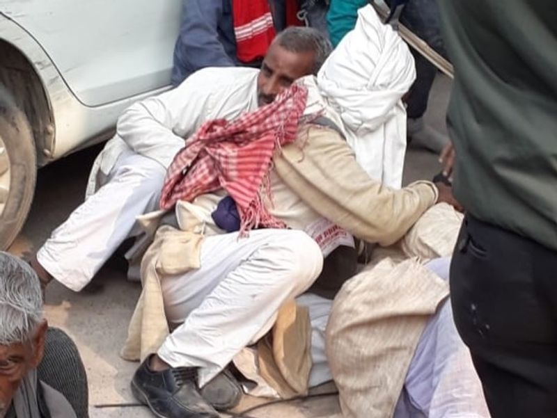 कई दौर की बातचीत के बावजूद कृषि कानून को लेकर सरकार और किसान संगठनों के बीच अभी तक कोई सहमति नहीं बन पाई है। वहीं एक बार फिर से केंद्र सरकार ने 30 दिसंबर को किसान संगठनों को बातचीत का न्योता भेजा है।
