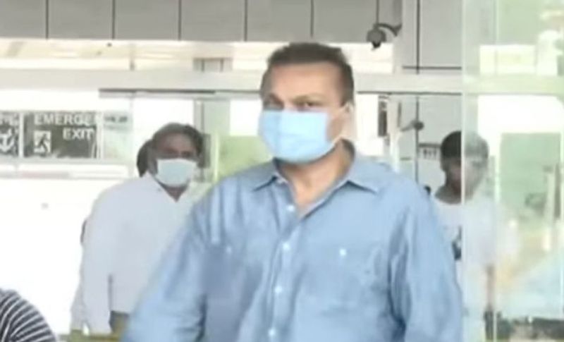 बता दें कि करीब दो महीने पहले बिजनेसमैन अनिल अंबानी पत्नी टीना और दोनों बेटे भी साथ चार्टर्ड प्लेन से दीपावली मनाने रणथंभौर पहुंचे थे। जहां उद्योगपति परिवार करीब 4 दिन ठहरा हुआ था।