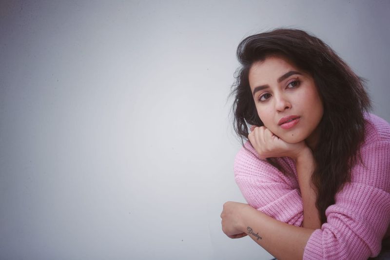 young beauty komali prasad stuns in pink t shirt and jeans ksr