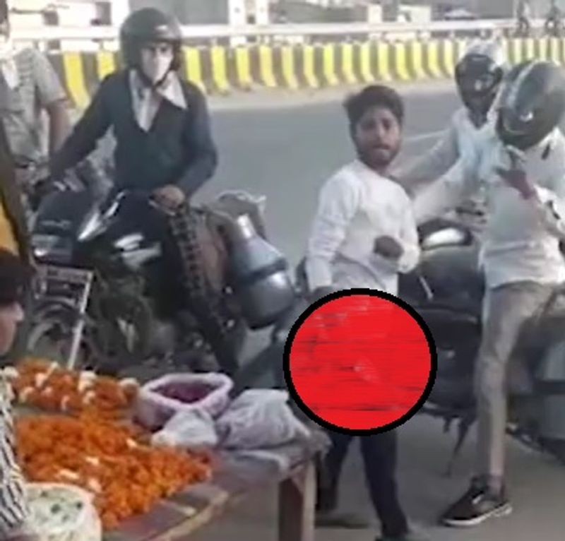 खाली समय में मंदिर में फूल बेचने का काम करता था। जबकि मंदिर की एक दुकान में सोनिया विहार दिल्ली का गोविंद भी फूलों की दुकान चलाता है। फूल बेचने को लेकर अजय और गोविंद के बीच विवाद होता रहता था।