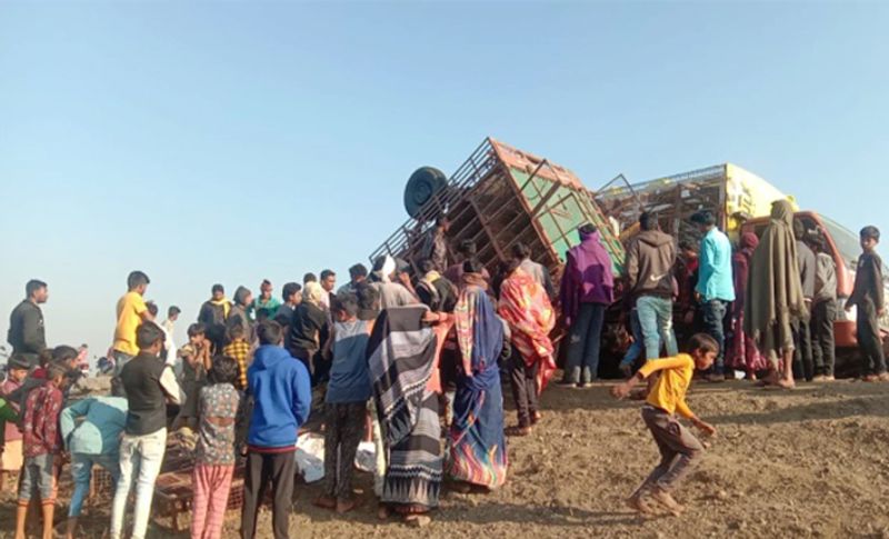 पिकअप चालक सनाउल्लाह ने बताया कि वह मालेगांव महाराष्ट्र से मुर्गियां लेकर खिलचीपुर जा रहा था। इसी दौरान दोंडावाड़ा के पास बीच सड़क पर अचानक गाय सामने आ गई। उसे बचाने के चक्कर में पिकअप अनियंत्रित होकर पलट गया। 