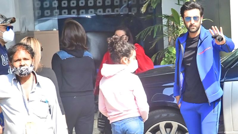 alia bhatt went for vacation with ranbir kapoor family BJC