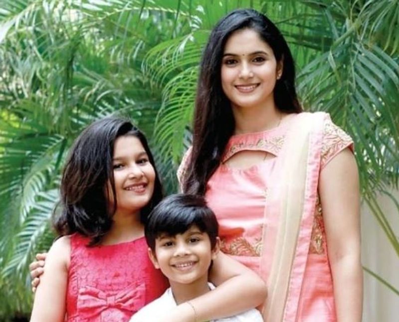 child artist yuvinaparthavi latest cute photo gallery