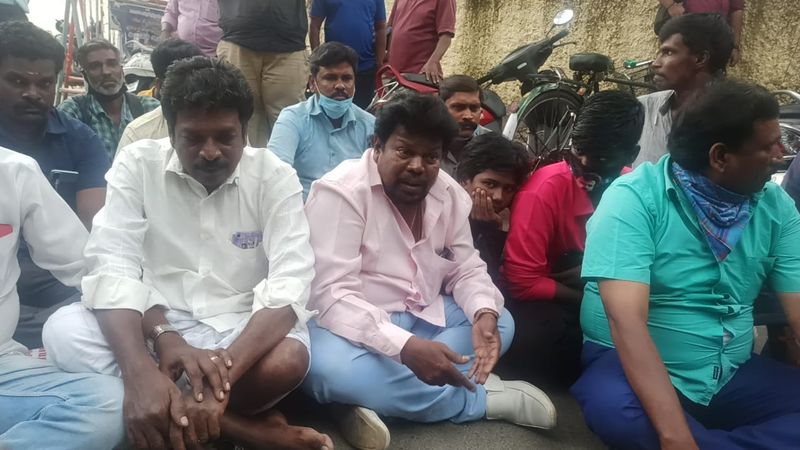 rajinikanth fans struggle protest in doorstep