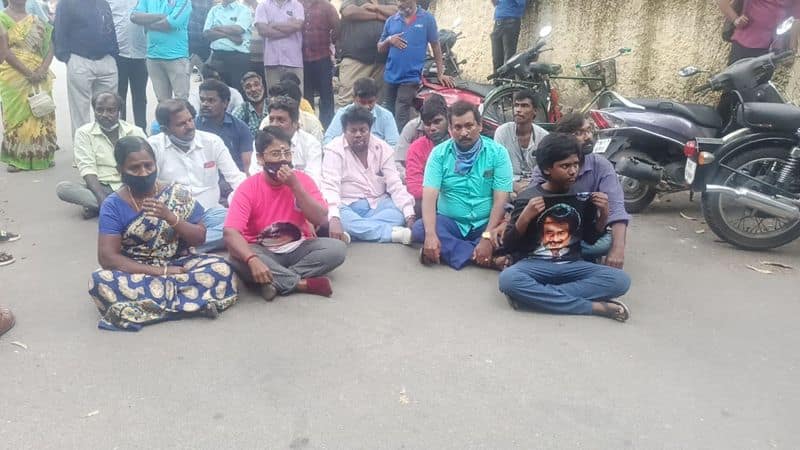 rajinikanth fans struggle protest in doorstep