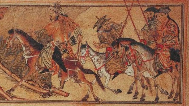 सोमनाथ मंदिर के शिवलिंग को 1300 में अलाउद्दीन की सेना ने खंडित किया। नये भारत में सौराष्ट्र के पूर्व राजा दिग्विजय सिंह ने 8 मई, 1950 को मंदिर के नये निर्माण की आधारशिला रखी। इसके बाद 11 मई, 1951 को भारत के पहले राष्ट्रपति डॉ. राजेंद्र प्रसाद ने इसमें ज्योतिर्लिंग स्थापित कराया।
यह तस्वीर महमूद गजनवी की है
