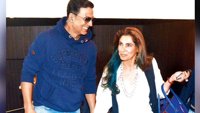 ट्विंकल ने अपनी शादी को लेकर सबसे बड़ा खुलासा ये किया था कि उनकी मम्मी अक्षय को 'गे' समझती है। उन्हें ये शक इसलिए हुआ क्योंकि उनकी एक जर्नलिस्ट फ्रेंड ने कहा था कि अक्षय 'गे' हैं। 