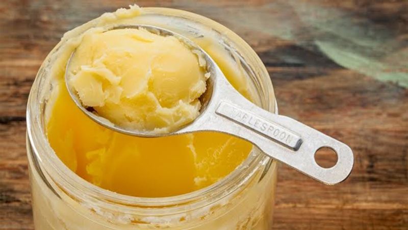 From aiding the digestive system to strengthening the immune system, providing essential vitamins to having anti-inflammatory properties, and making your hair and skin healthy, ghee has a lot to offer.
