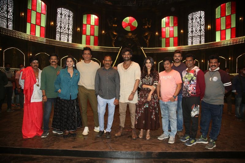 biggboss4 beauty monal gajjar alludu adhurs movie set photos arj