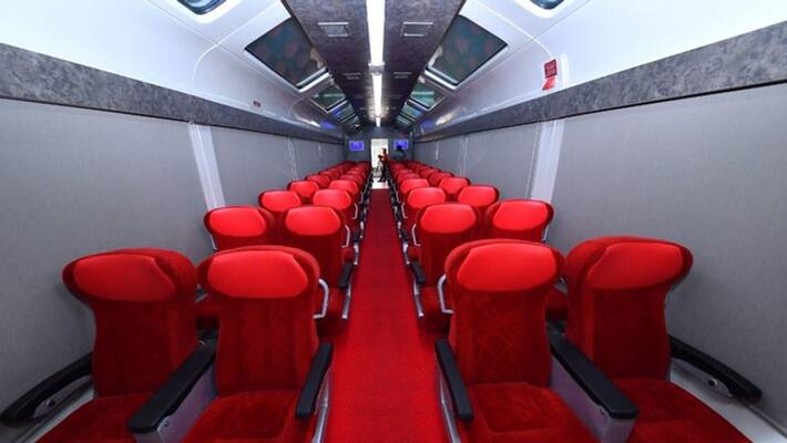 VistaDome coaches have transparent roofs, large skins and revolving seats kpn VistaDome coaches have transparent roofs, large skins and revolving seats kpn